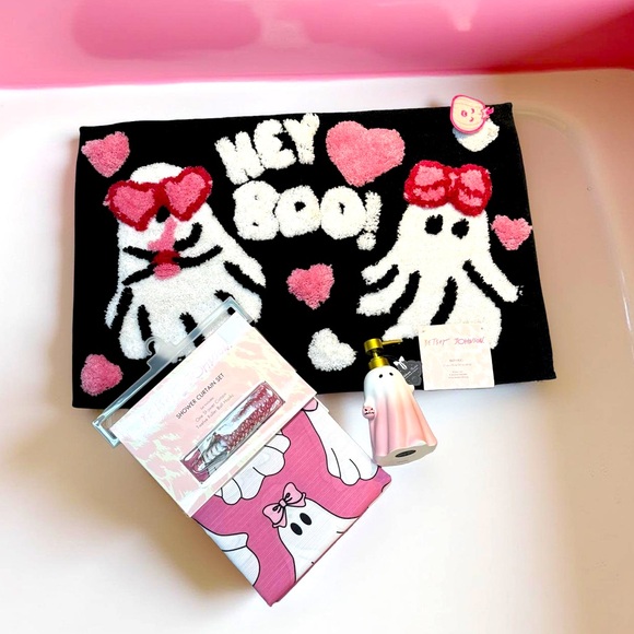 Betsey Johnson NWT Pink Black & White Ghost Rug, Shower Curtain, Soap Dispenser - Picture 1 of 15